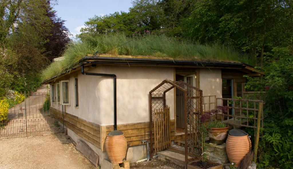 Pathways, Beachwood Cottage room 2